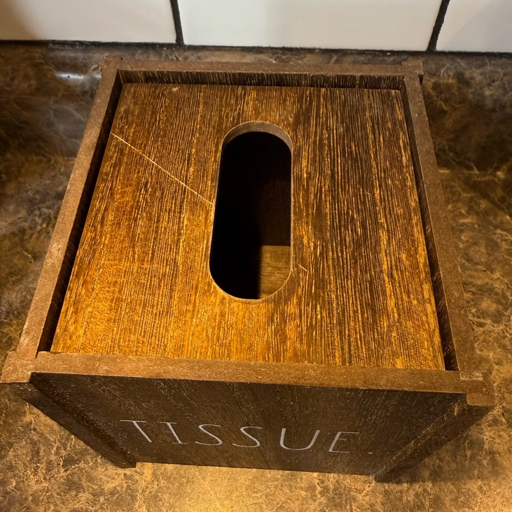 Rae DunnWooden Tissue Box Cover - Picture 2 of 3
